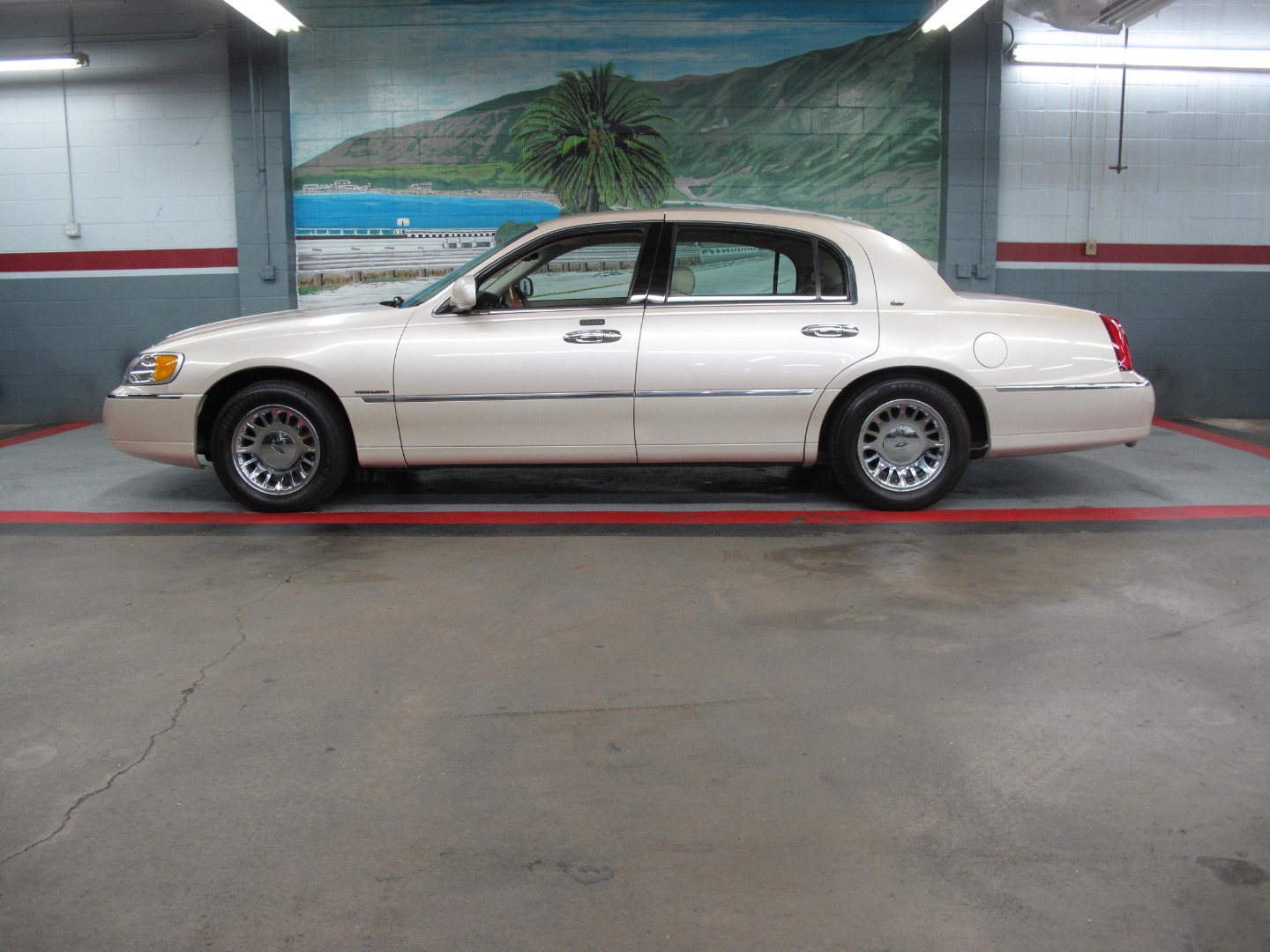 lincoln town car 2000 1LNHM83W7YY899082 image lincoln town car 2000 1LNHM83W7YY899082 image